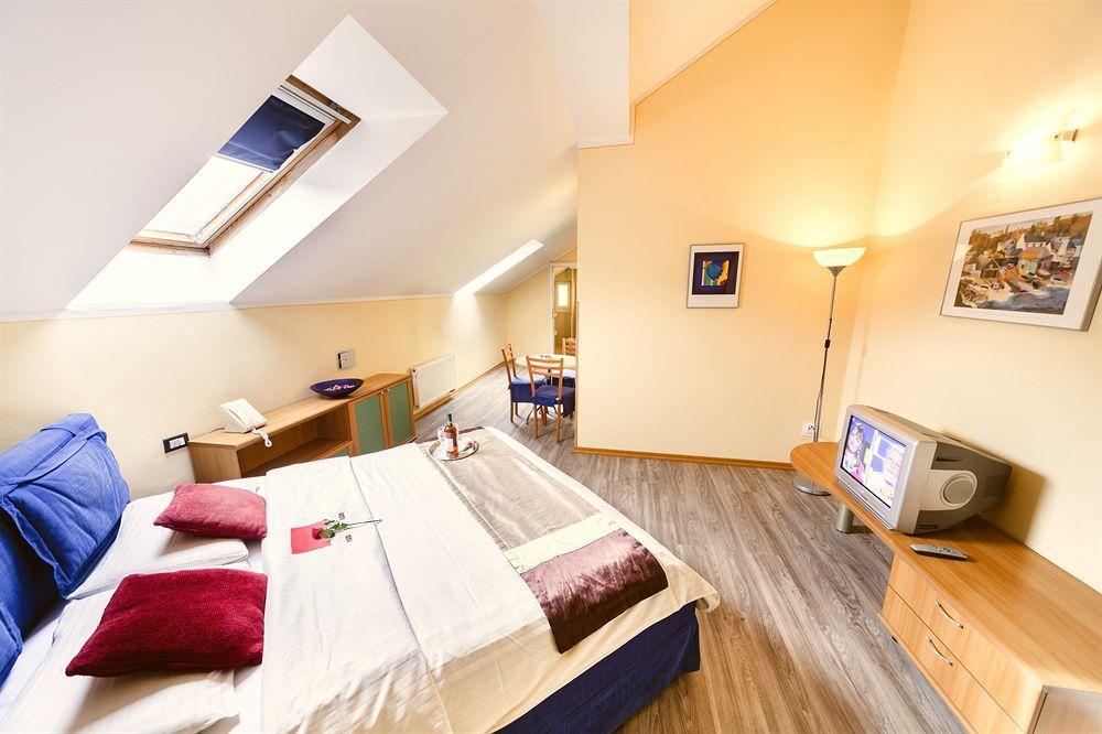 Central Hotel Tiepolo Prága Kültér fotó